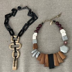 2 Statements Necklaces..